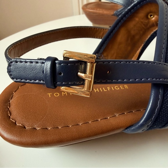 Tommy Hilfiger Navy and Brown Sandals with gold detailings, adjustable strap - Picture 7 of 9
